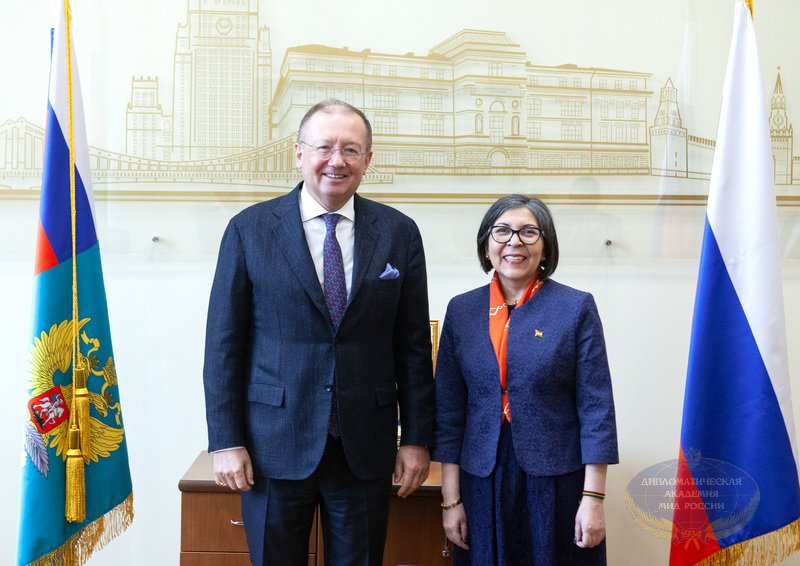 А.В.Яковенко с Послом Боливии.jpg