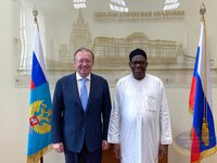 А.В.Яковенко с Послом Нигерии.jpg